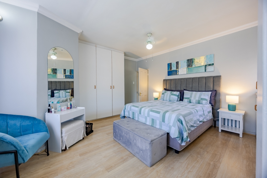 5 Bedroom Property for Sale in Bothasig Western Cape